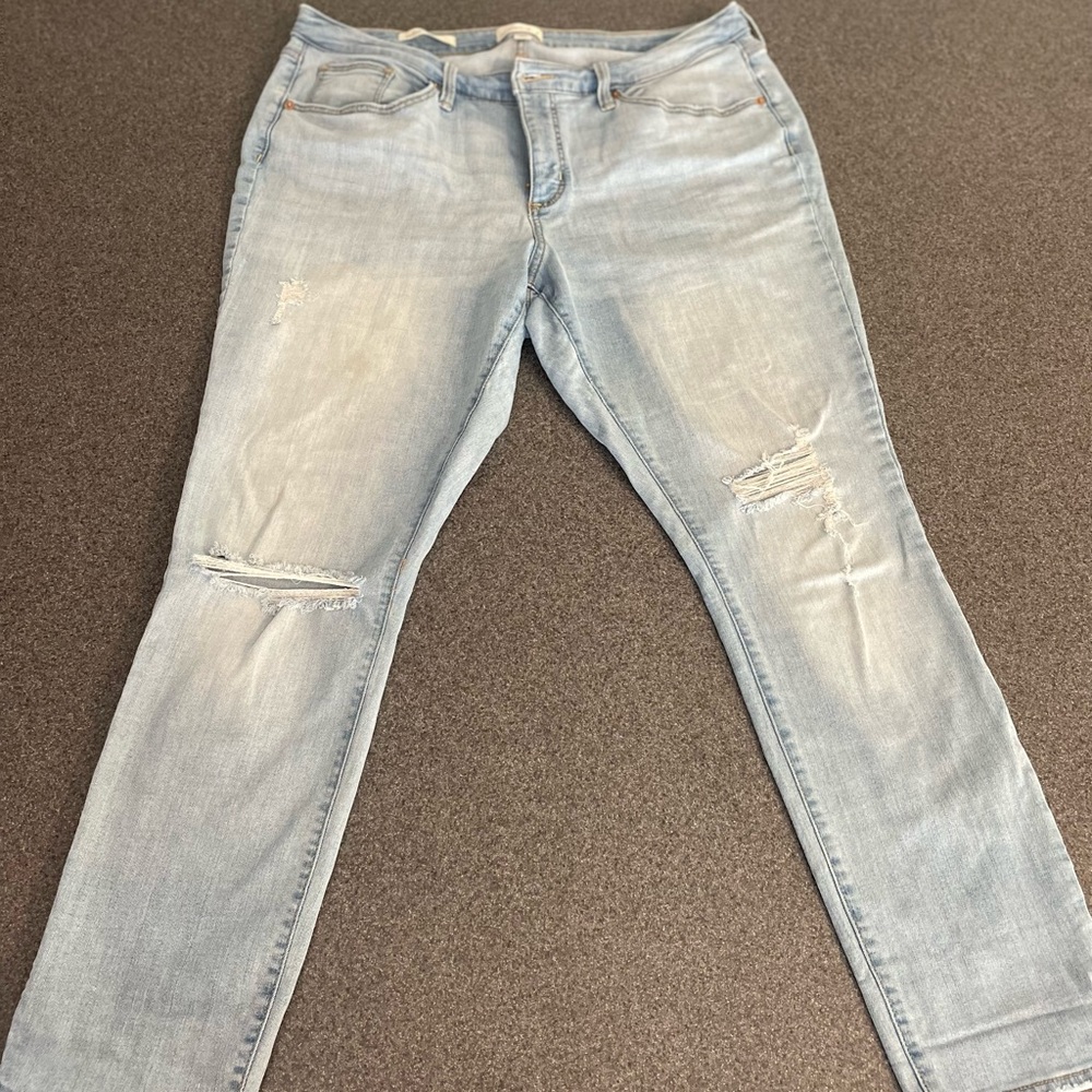 Light wash skinny jeans